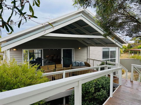 Salt Life - Pet Friendly Outside WIFI - Tourism Caloundra 0