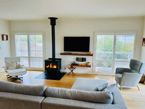 Salt Life - Pet Friendly Outside WIFI - Tourism Caloundra 3