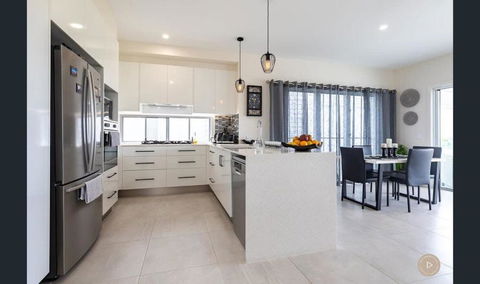 Salt Zen Holiday Townhouse - Tourism Caloundra 3