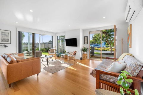 Saltbush By The Park - Tourism Caloundra 3