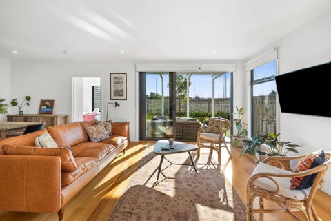 Saltbush By The Park - Tourism Caloundra 0