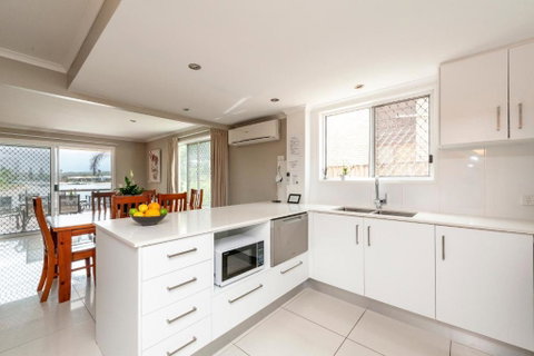 Saltwater Villas - Pet Friendly Accommodation - Tourism Caloundra 3