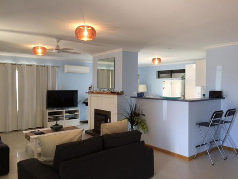 Salty Air Apartments Kingscote Kangaroo Island - Tourism Caloundra 0