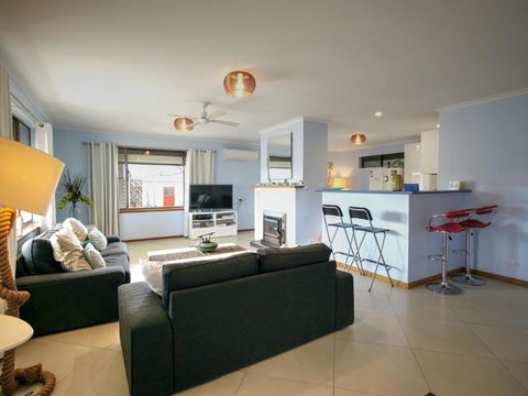 Salty Air Apartments Kingscote Kangaroo Island - Tourism Caloundra 3