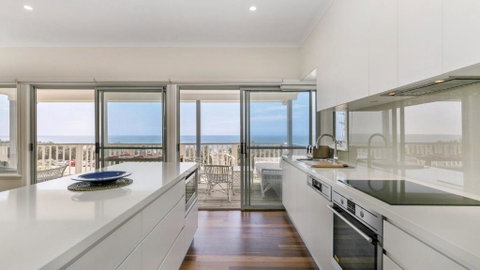 Salty Air Beachside Cottage At Killcare - Tourism Caloundra 3