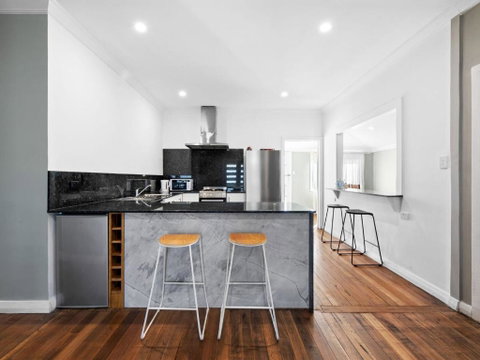 Salty Sea Cottage - Tourism Caloundra 0