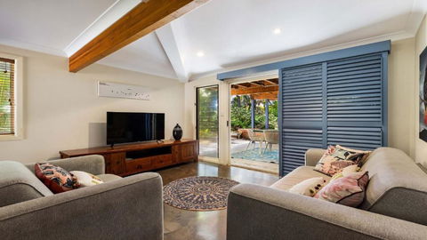 Salty Seaside - Tourism Caloundra 2