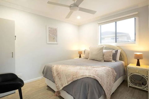 Salty Vibes - Tourism Caloundra 0