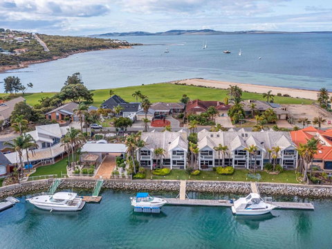 Salty Views - Tourism Caloundra 1