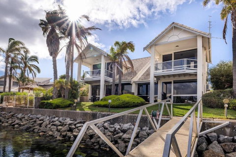 Salty Views - Tourism Caloundra 0