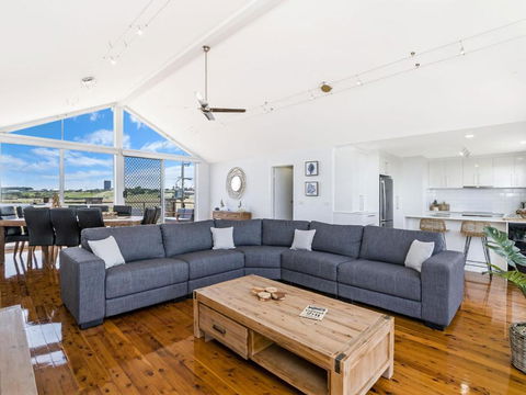 Saltys - Tourism Caloundra 2