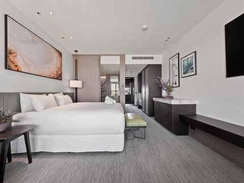 Samphire Chalet Peppermint - Tourism Caloundra 1