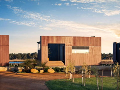 Samphire Chalet Peppermint - Tourism Caloundra 0