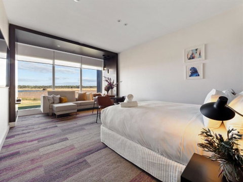 Samphire Chalet Tuart - Tourism Caloundra 3
