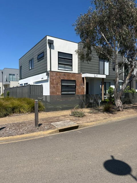 Sanary A Modern Beach Home In Martha Cove - Tourism Caloundra 0