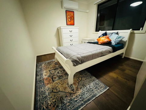 Sanctuary Lakes Holiday House - Tourism Caloundra 2
