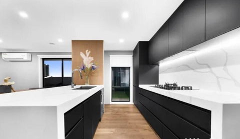 Sanctuary Lakes Holiday House - Tourism Caloundra 3