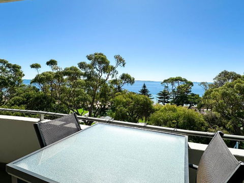 Rockingham Waterfront At Nautilus - Tourism Caloundra 3