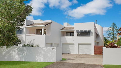 Seabreezes & Ocean Views - Tourism Caloundra 0
