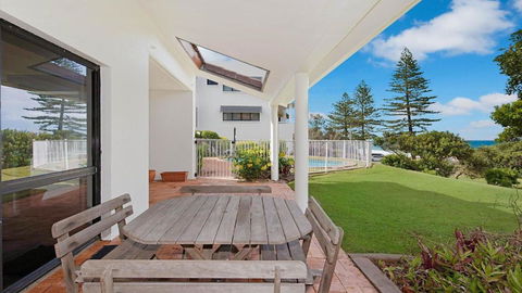 Seabreezes & Ocean Views - Tourism Caloundra 1