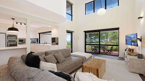 Seabreezes & Ocean Views - Tourism Caloundra 2
