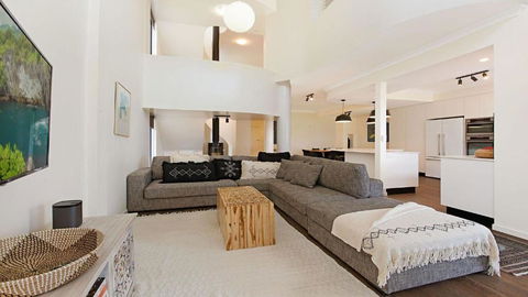 Seabreezes & Ocean Views - Tourism Caloundra 3