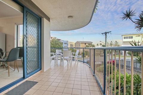 Sandalwood Unit 1 66 Lower Gay Tce - Tourism Caloundra 2