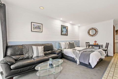 Sandbar Motel - Tourism Caloundra 0