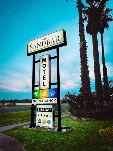 Sandbar Motel - Tourism Caloundra 1