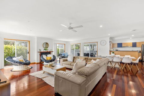 Sandlewood Breeze - Pet Friendly - Community Pool - Tourism Caloundra 2