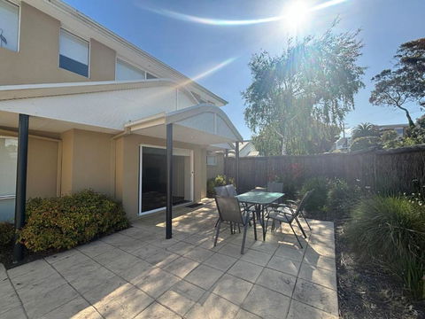 Sandpiper 10 - Close To Town And Beach - Tourism Caloundra 1