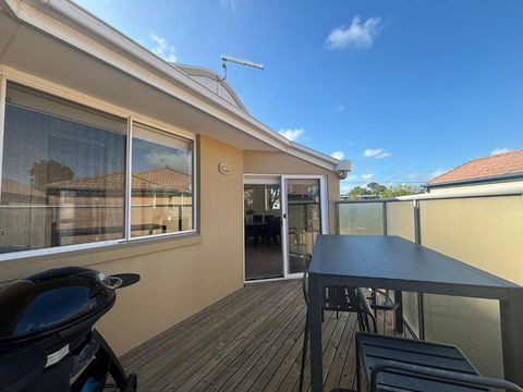 Sandpiper 10 - Close To Town And Beach - Tourism Caloundra 3