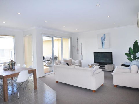 Sandpiper 3 - Close To Town And Beach - Tourism Caloundra 1