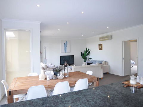 Sandpiper 3 - Close To Town And Beach - Tourism Caloundra 0