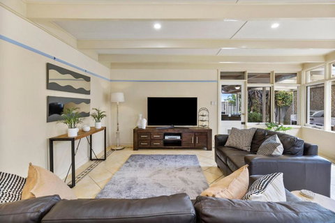 SANDY ANN At Lonnie - Tourism Caloundra 2