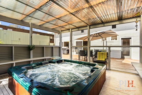 Sandy Bay Getaway W Spa 4 Bdr - Tourism Caloundra 1