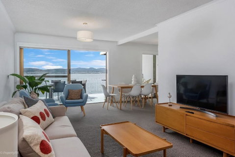Sandy Bay Waterfront - Tourism Caloundra 2