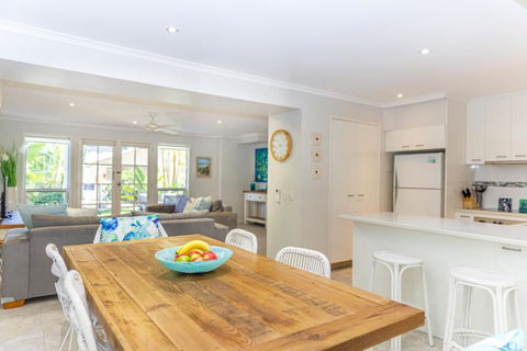 Sandy Beach Resort - Tourism Caloundra 1
