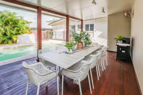 Sandy Burrows - Tourism Caloundra 0