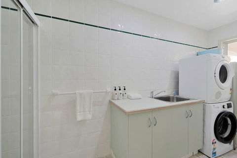 Sandy Cove @ Royle Palms - Tourism Caloundra 2