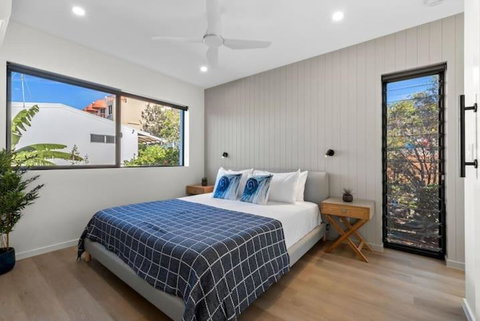 SPECTACULAR THREE BAYS - Tourism Caloundra 1