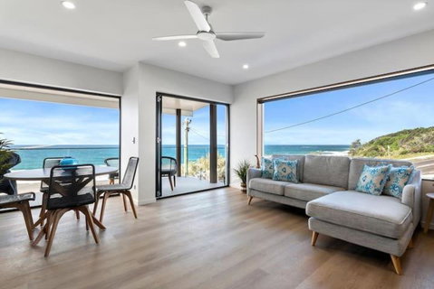 SPECTACULAR THREE BAYS - Tourism Caloundra 3