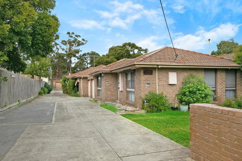 Stay Next To Train Station! Melbourne CBD 12 Km! - Tourism Caloundra 2