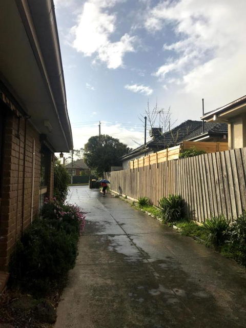 Stay Next To Train Station! Melbourne CBD 12 Km! - Tourism Caloundra 1