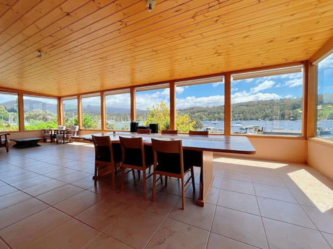 Stunning Water Front View House At Kettering - Tourism Caloundra 1