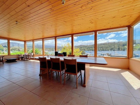 Stunning Water Front View House At Kettering - Tourism Caloundra 0