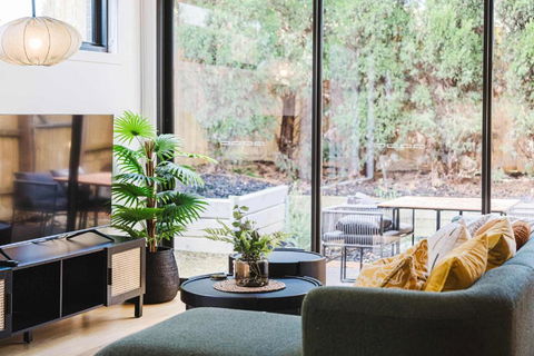 Stylish 4BR Family Townhouse With Private Courtyard - Tourism Caloundra 3