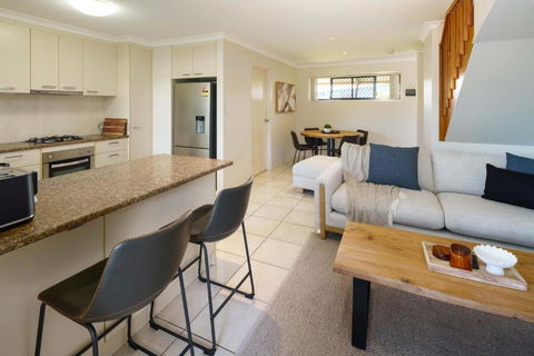 Sunny\'s Coastal Townhouse In Caloundra - Tourism Caloundra 3