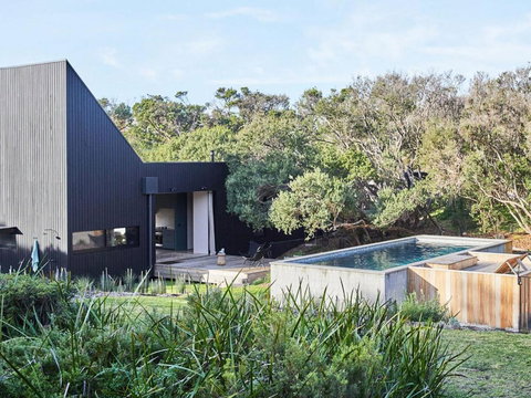 The Bach St Andrews Beach - Tourism Caloundra 0