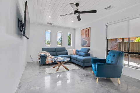 Telopea - Contemporary & Refined Sophistication - Tourism Caloundra 1